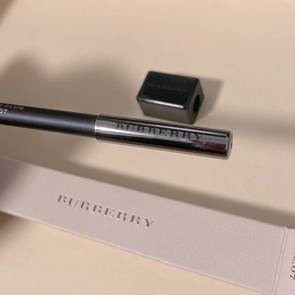 NIB [Burberry] Luxe Lip Definer Shaping Pencil & Sharpener in Bright Plum No. 7 - Picture 8 of 16